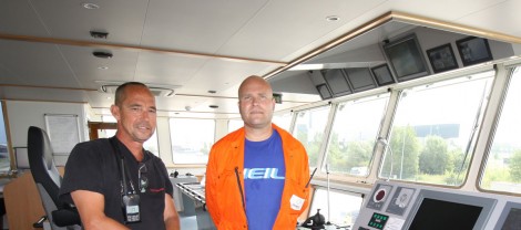 Kapitein Huub van Duijn (r) en HWTK Frenk Andriessen. 