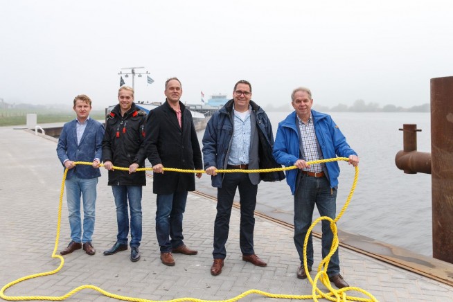 De afvaardiging van regioafdeling IJsseldelta-Zwartewater: Ernstjan Klein, Sander Vlieger, Rein Schut, George Lagerburg en Roelof Huls. (foto: Pedro Sluiter Foto)